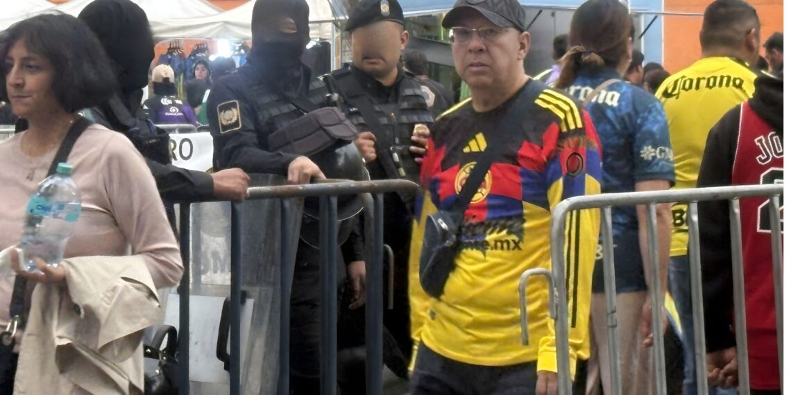 Policías en la mira por cobros a la afición del Club América