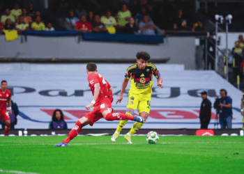 Descubre las sanciones América vs Toluca tras la intensa victoria. Detalles sobre suspensiones y multas económicas revelados.