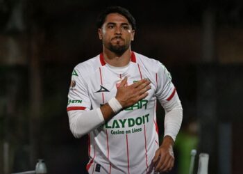 Jugador de Necaxa se pierde el resto del torneo. Descubre qué es el síndrome compartimental, la rara lesión por la que fue evaluado por médicos de la NFL