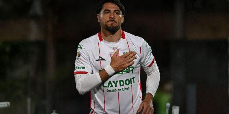 Jugador de Necaxa se pierde el resto del torneo. Descubre qué es el síndrome compartimental, la rara lesión por la que fue evaluado por médicos de la NFL